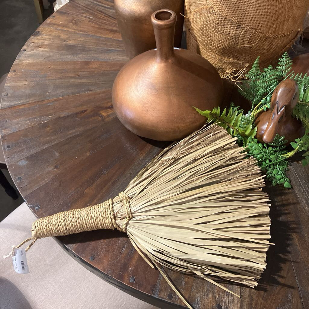 Medium Straw Broom