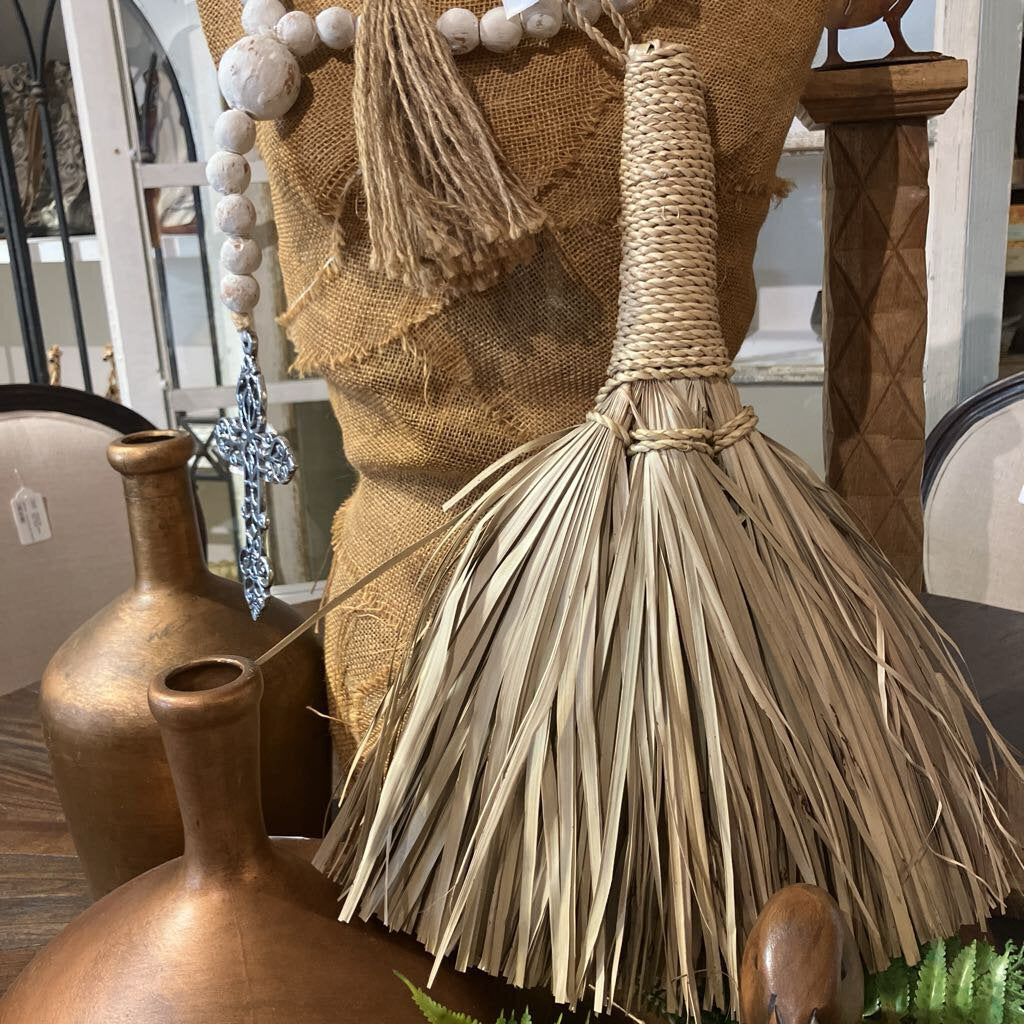 Medium Straw Broom