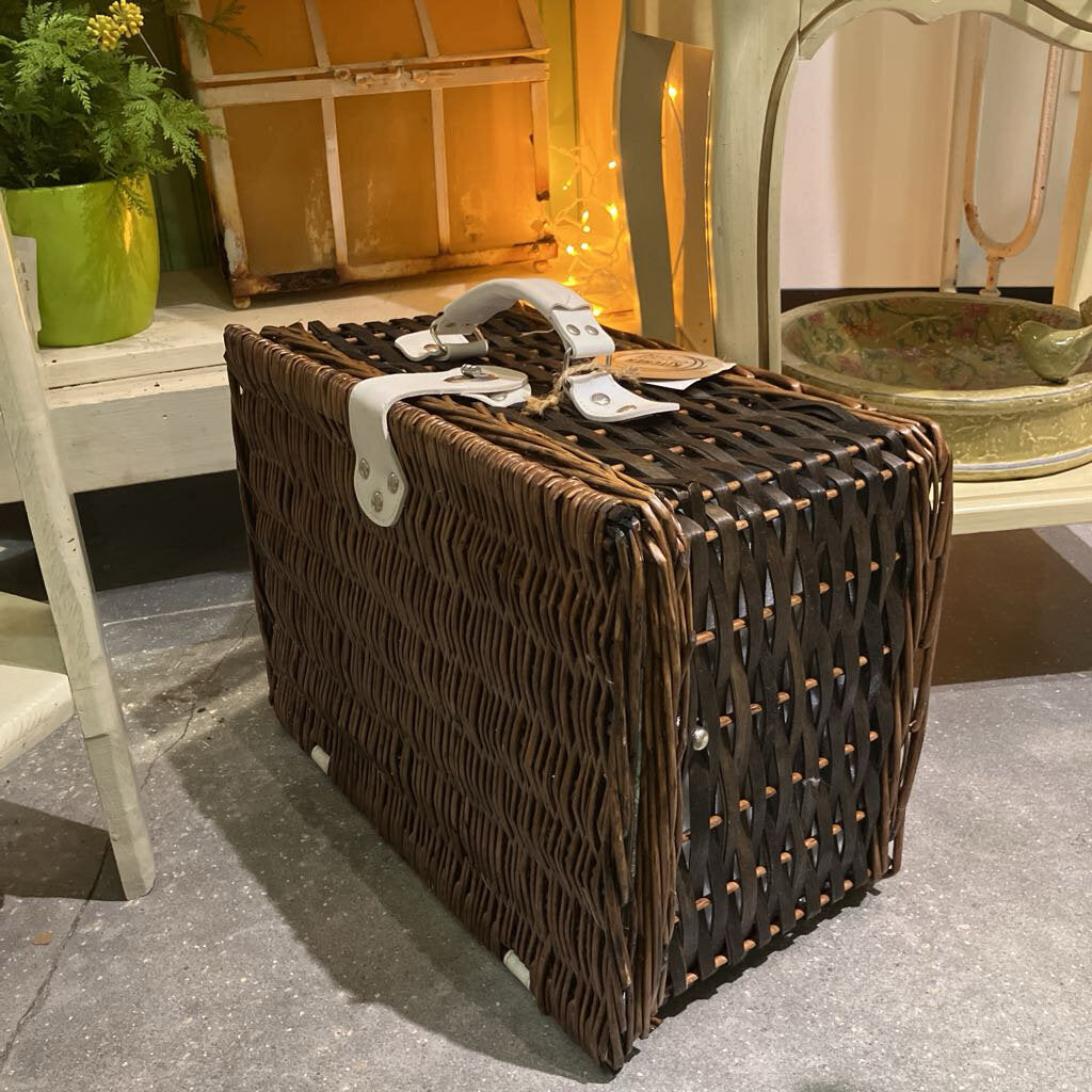 Huge popular Vintage Wicker Picnic Basket