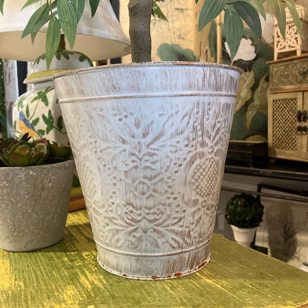 Metal Embossed Pot